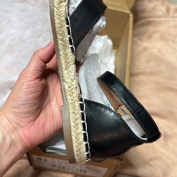 Journee Collection Women's Lyddia Sandal - Picture 5 of 7